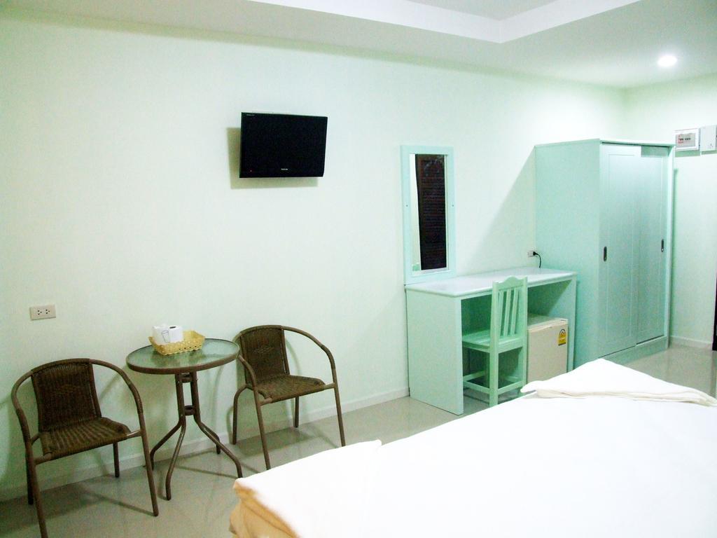 Ruan Rim Nam Hotel Roi Et Bilik gambar