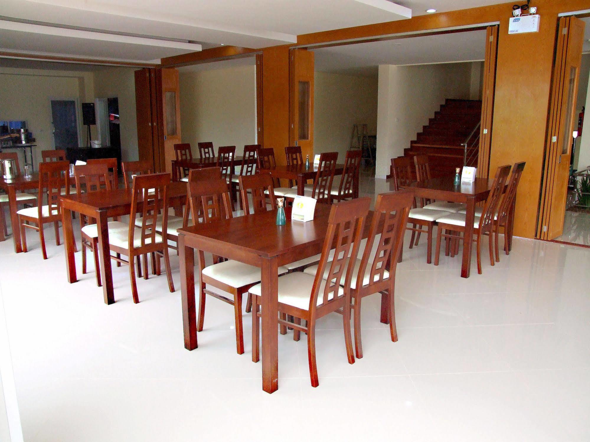 Ruan Rim Nam Hotel Roi Et Luaran gambar