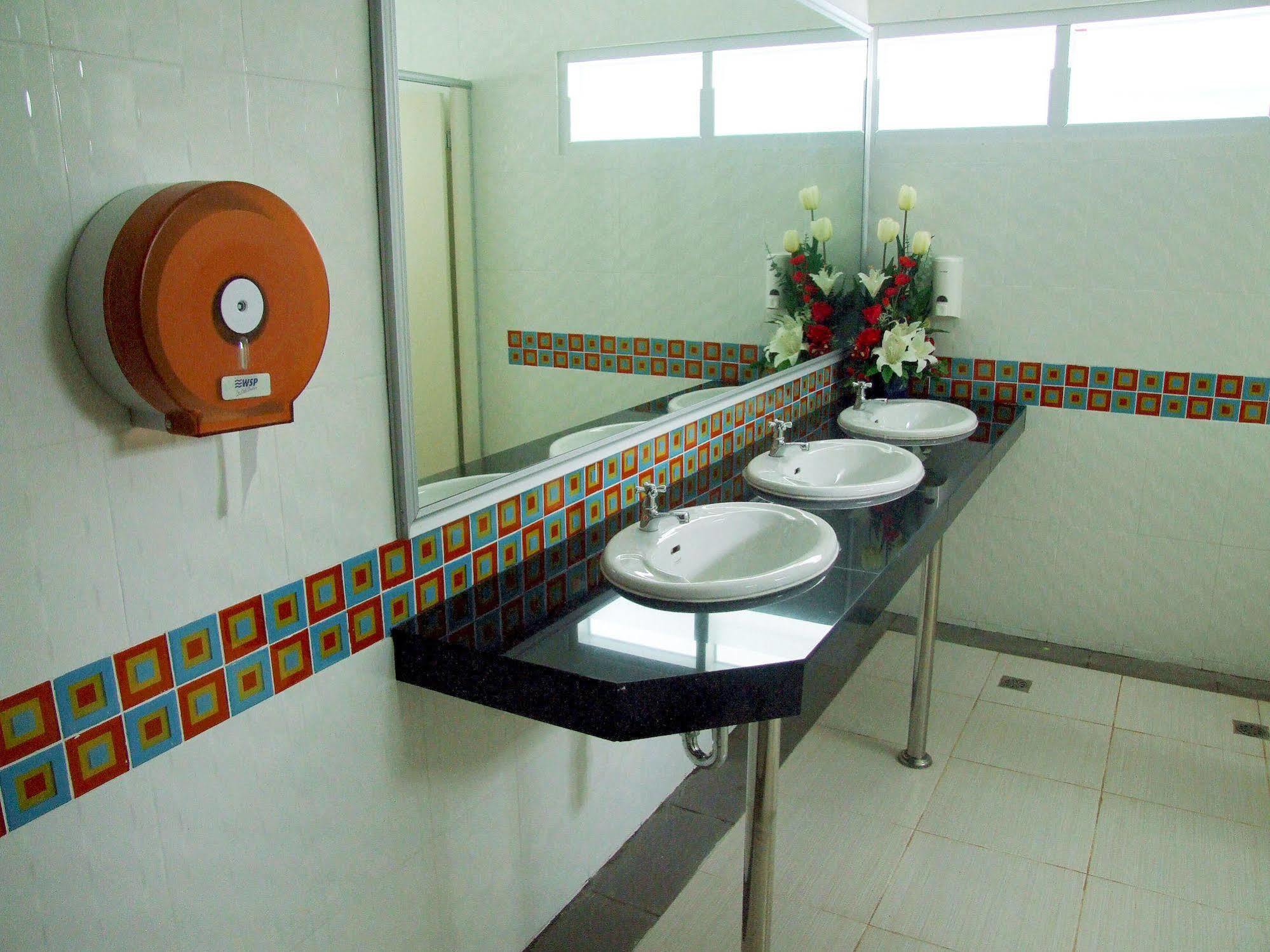 Ruan Rim Nam Hotel Roi Et Luaran gambar