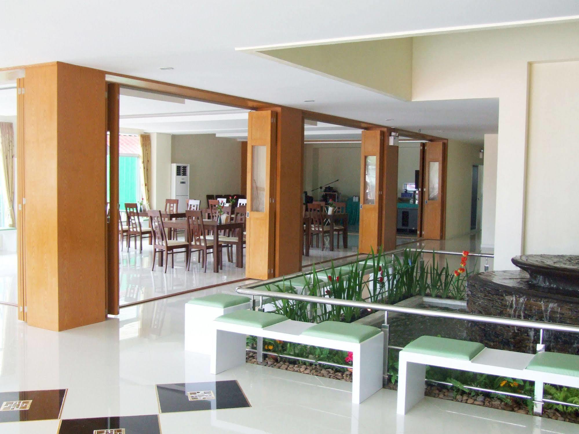 Ruan Rim Nam Hotel Roi Et Luaran gambar